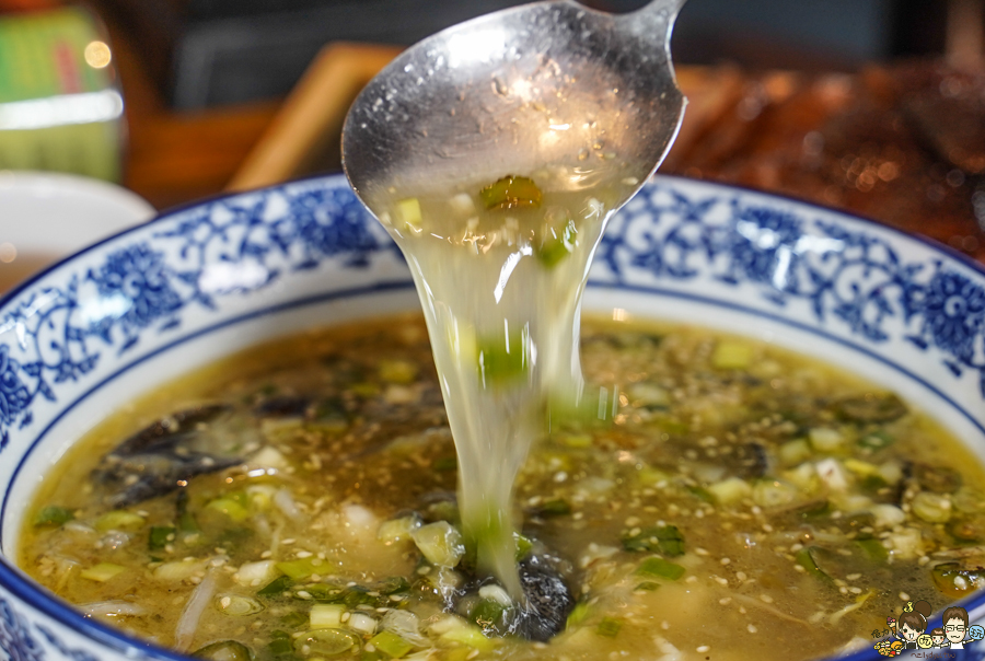 墨川四川樟茶烤鴨 台南川菜推薦 LA時尚川菜 烤鴨 片鴨 脆皮 川味料理 辣味 青花椒 香麻 夠味 聚餐 聚會 包廂 家庭聚餐 親子 