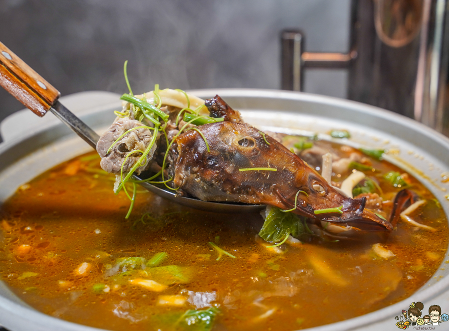 墨川四川樟茶烤鴨 台南川菜推薦 LA時尚川菜 烤鴨 片鴨 脆皮 川味料理 辣味 青花椒 香麻 夠味 聚餐 聚會 包廂 家庭聚餐 親子 