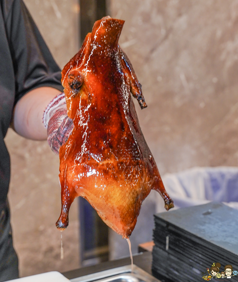 墨川四川樟茶烤鴨 台南川菜推薦 LA時尚川菜 烤鴨 片鴨 脆皮 川味料理 辣味 青花椒 香麻 夠味 聚餐 聚會 包廂 家庭聚餐 親子 