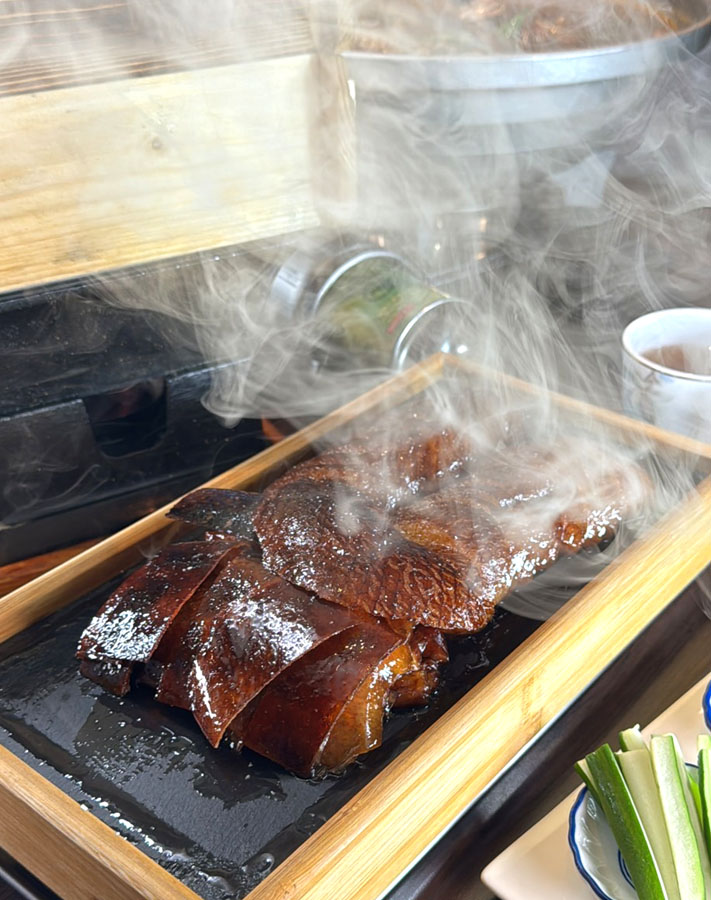 墨川四川樟茶烤鴨 台南川菜推薦 LA時尚川菜 烤鴨 片鴨 脆皮 川味料理 辣味 青花椒 香麻 夠味 聚餐 聚會 包廂 家庭聚餐 親子 