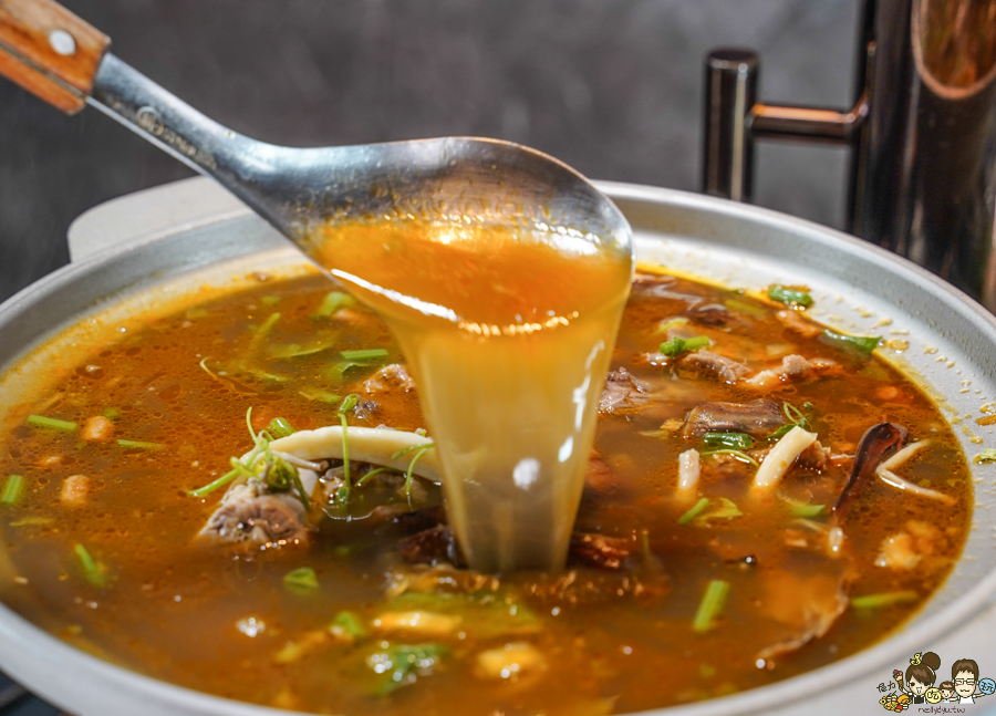 墨川四川樟茶烤鴨 台南川菜推薦 LA時尚川菜 烤鴨 片鴨 脆皮 川味料理 辣味 青花椒 香麻 夠味 聚餐 聚會 包廂 家庭聚餐 親子 