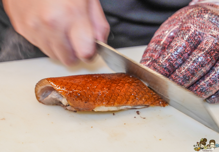 墨川四川樟茶烤鴨 台南川菜推薦 LA時尚川菜 烤鴨 片鴨 脆皮 川味料理 辣味 青花椒 香麻 夠味 聚餐 聚會 包廂 家庭聚餐 親子 