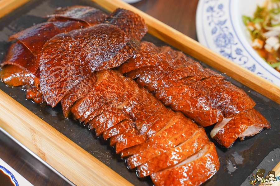 墨川四川樟茶烤鴨 台南川菜推薦 LA時尚川菜 烤鴨 片鴨 脆皮 川味料理 辣味 青花椒 香麻 夠味 聚餐 聚會 包廂 家庭聚餐 親子 