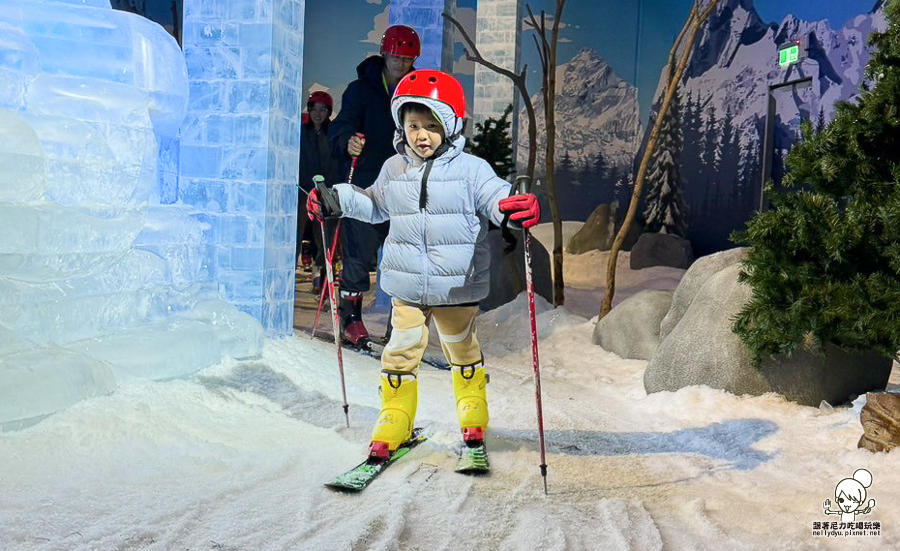 暑假旅遊 親子玩樂 親子 駁二 必玩 降溫 滑雪 白雪 冰雪祭．白色童話 