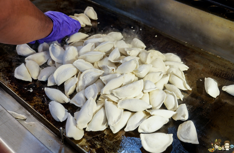 黃又香餃子 日式餃子 岡山黃昏市場 市場美食 市場必吃 岡山美食 餃子 煎餃