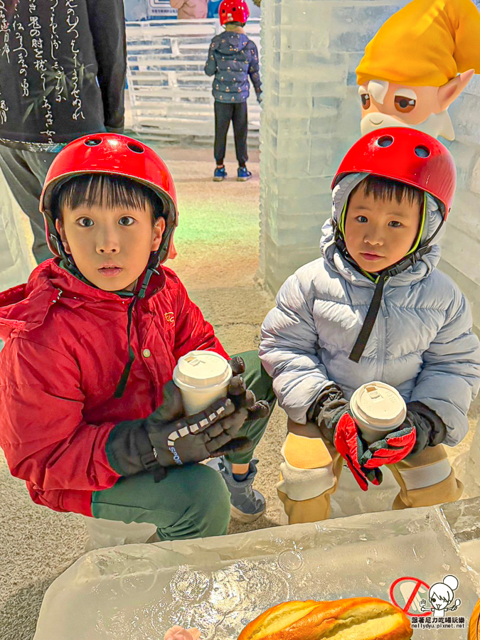 暑假旅遊 親子玩樂 親子 駁二 必玩 降溫 滑雪 白雪 冰雪祭．白色童話 