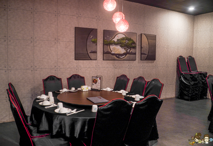 墨川四川樟茶烤鴨 台南川菜推薦 LA時尚川菜 烤鴨 片鴨 脆皮 川味料理 辣味 青花椒 香麻 夠味 聚餐 聚會 包廂 家庭聚餐 親子 