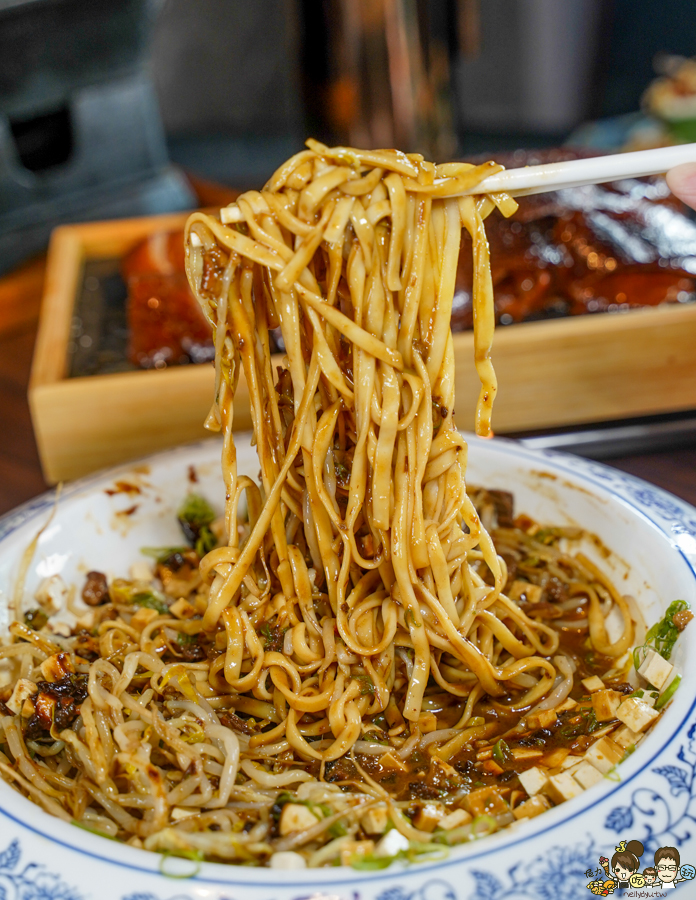 墨川四川樟茶烤鴨 台南川菜推薦 LA時尚川菜 烤鴨 片鴨 脆皮 川味料理 辣味 青花椒 香麻 夠味 聚餐 聚會 包廂 家庭聚餐 親子 