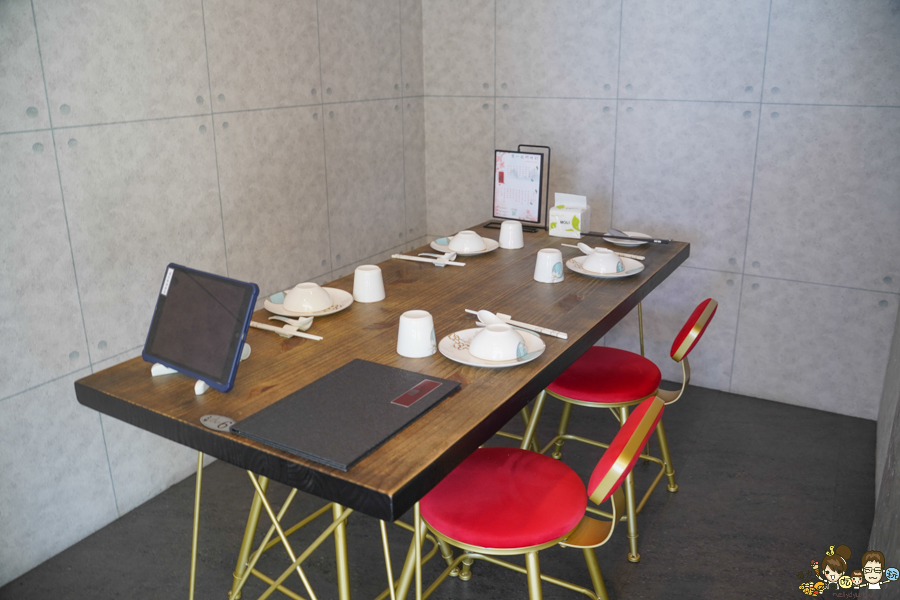 墨川四川樟茶烤鴨 台南川菜推薦 LA時尚川菜 烤鴨 片鴨 脆皮 川味料理 辣味 青花椒 香麻 夠味 聚餐 聚會 包廂 家庭聚餐 親子 