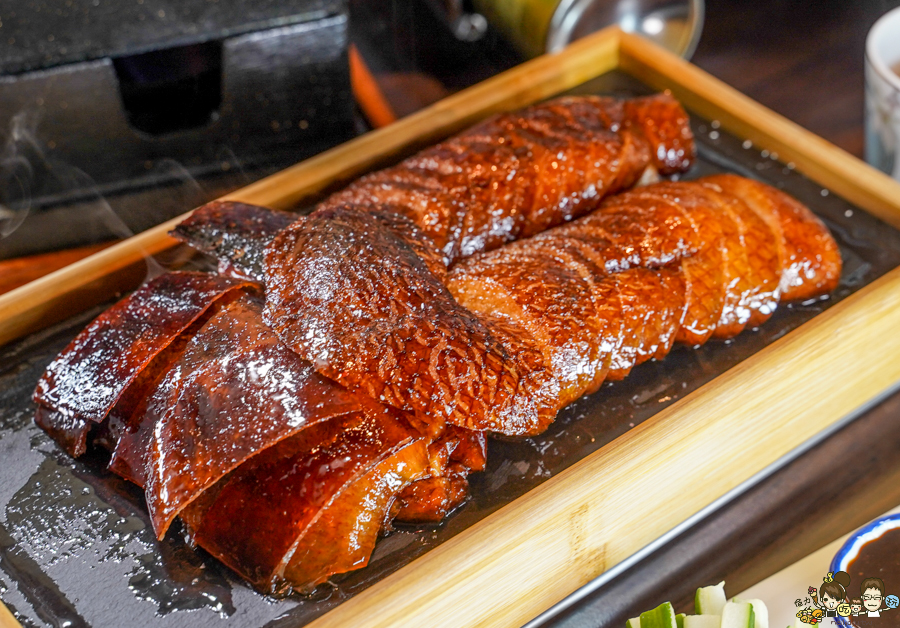 墨川四川樟茶烤鴨 台南川菜推薦 LA時尚川菜 烤鴨 片鴨 脆皮 川味料理 辣味 青花椒 香麻 夠味 聚餐 聚會 包廂 家庭聚餐 親子 