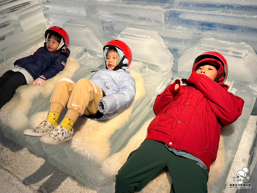 暑假旅遊 親子玩樂 親子 駁二 必玩 降溫 滑雪 白雪 冰雪祭．白色童話 