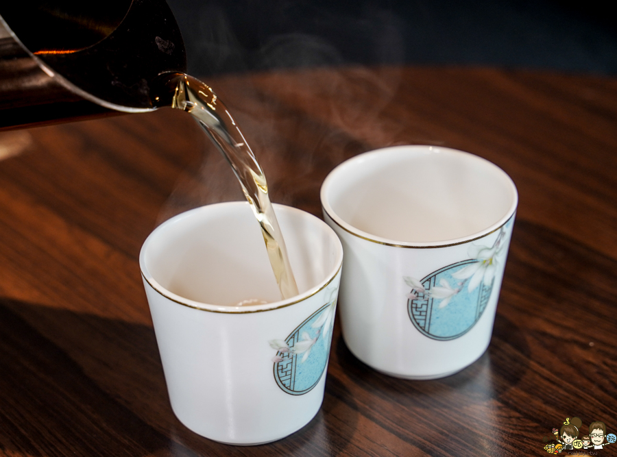 墨川四川樟茶烤鴨 台南川菜推薦 LA時尚川菜 烤鴨 片鴨 脆皮 川味料理 辣味 青花椒 香麻 夠味 聚餐 聚會 包廂 家庭聚餐 親子 