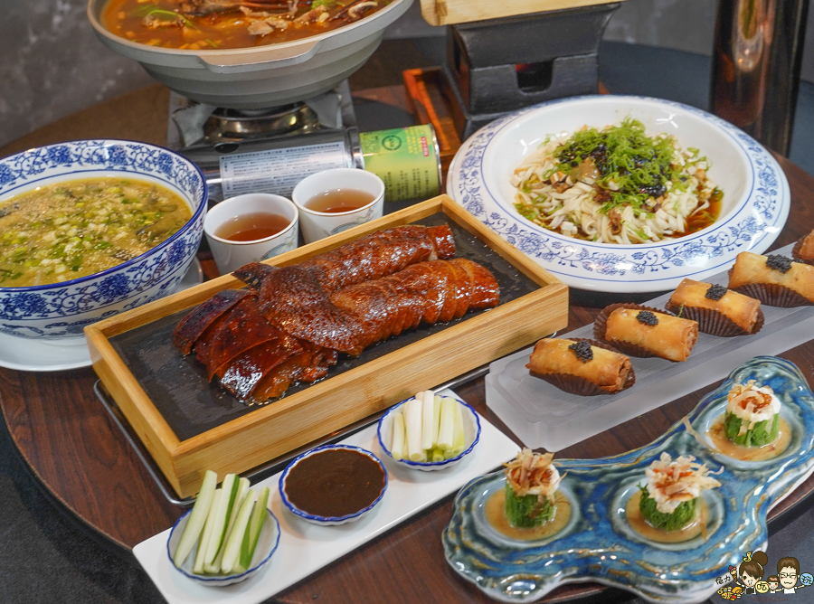 墨川四川樟茶烤鴨 台南川菜推薦 LA時尚川菜 烤鴨 片鴨 脆皮 川味料理 辣味 青花椒 香麻 夠味 聚餐 聚會 包廂 家庭聚餐 親子 