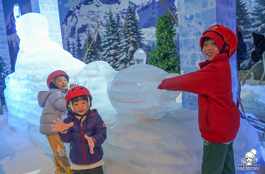 暑假旅遊 親子玩樂 親子 駁二 必玩 降溫 滑雪 白雪 冰雪祭．白色童話 