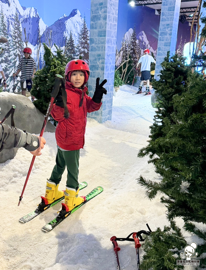暑假旅遊 親子玩樂 親子 駁二 必玩 降溫 滑雪 白雪 冰雪祭．白色童話 