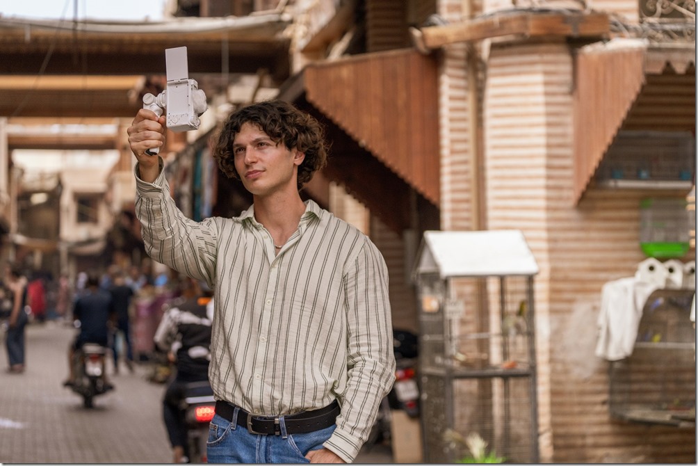 圖3) Sony ZV-E10 II 具有快速混合⾃動對焦功能，實現快速對焦與即時眼部自動對焦，可針對人、動物和鳥類等進行即時追蹤，即使是移動中的拍攝主題，也能精準地保持對焦，更有多達 759 個相位偵測點 ，提供更寬廣的覆蓋範圍。