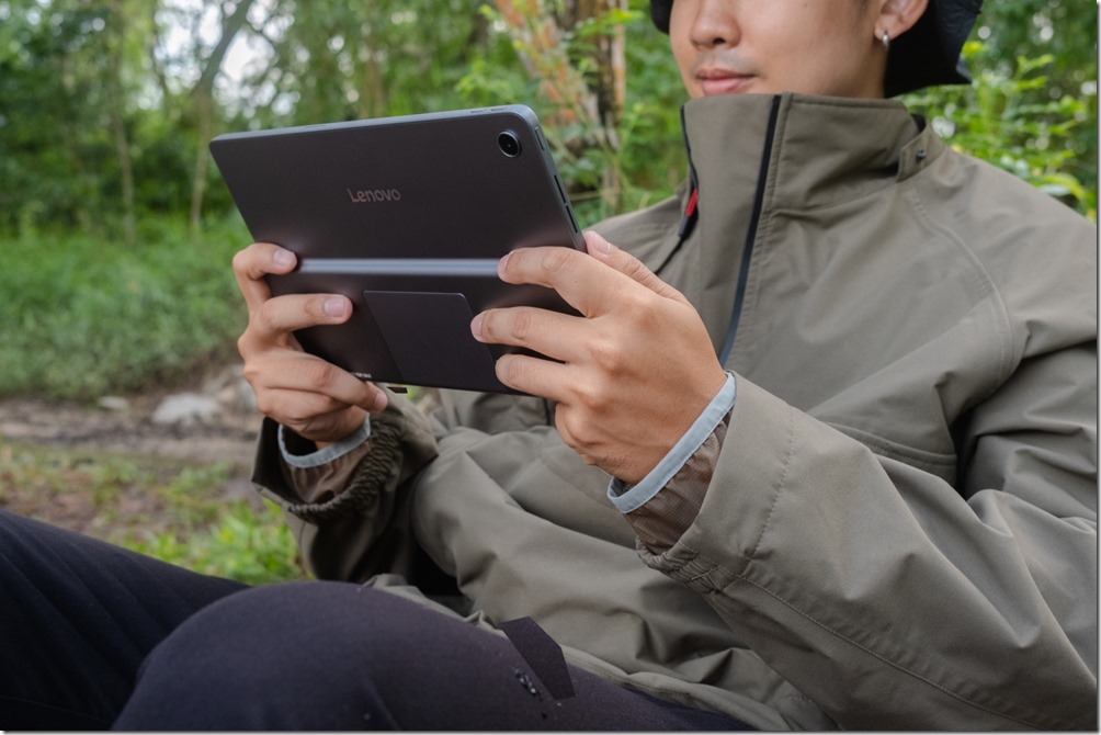 【新聞照片5】Lenovo Tab Plus具備8600 mAh電池，能夠連續播放影片長達12小時，同時具備IP52防水防塵等級，是隨身攜帶的最佳娛樂夥伴。