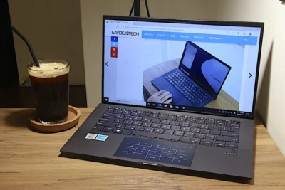 在 ASUS 商用筆電客製網打造一台自己的商務筆電吧！加映 ASUS ExpertBook B9 (B9450) 動手玩
