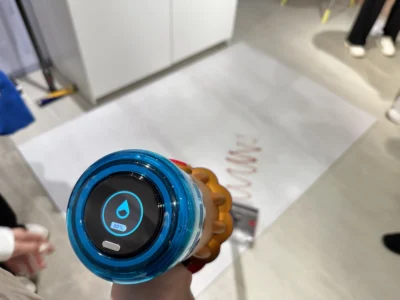 Dyson 首款乾濕洗地吸塵器 V12s DetectSlim Submarine 在台上市