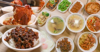 新潮環境老派台式靈魂的老字號肉燥飯，高達十多款特色小菜、必點麻辣肉燥飯｜北高雄美食弘記肉燥飯舖