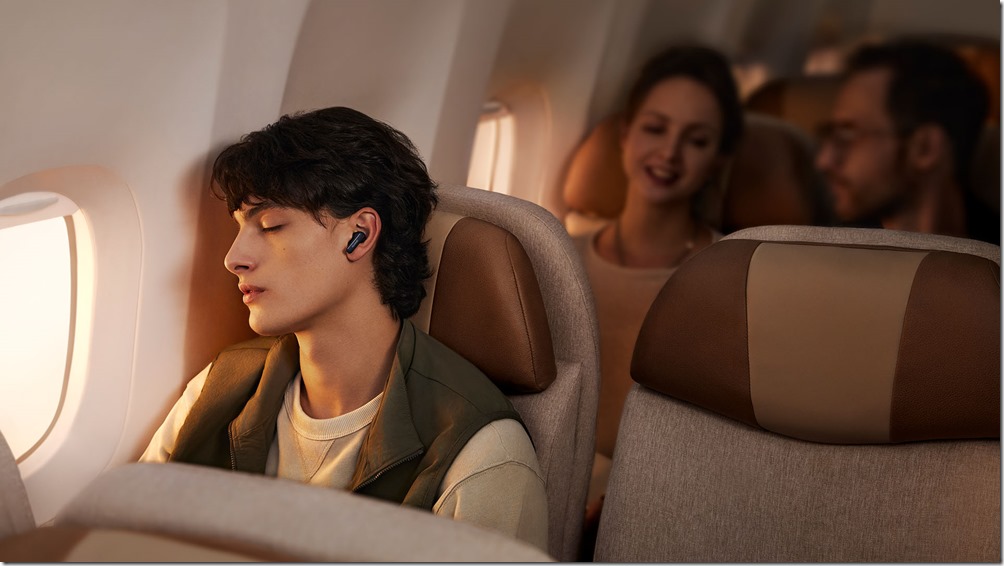 【HUAWEI發稿照5】HUAWEI FreeBuds 6i卓越的降噪性能 讓使用者即使在長途伴隨低頻引擎聲的飛機上 也能「以靜制噪」