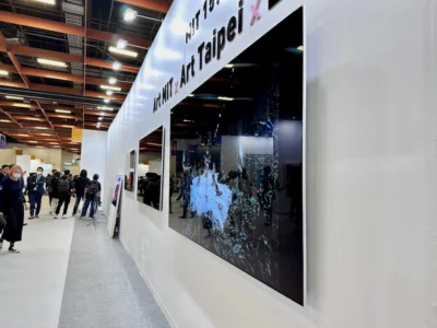 LG 97 吋 OLED 4K 電視與全球首款可調式曲面 OLED 首度亮相