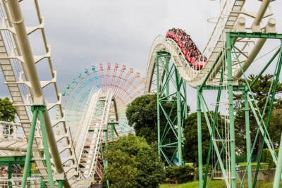 日本第二老字號夢幻親子遊樂園-大阪 枚方公園.日本僅存少數純木造雲霄飛車.多種雲霄飛車、滑水道、有草泥馬的可愛動物區