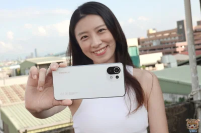 輕潮外型 Xiaomi 11 Lite 5G NE 一鍵 AI 拍攝功能，支援多款電影特效