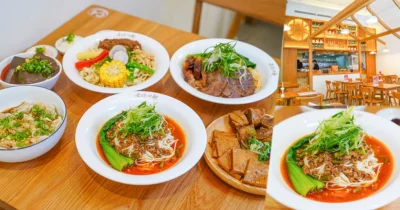 獨門秘製麻辣椒香層次風味，嚴選關廟麵Q彈有勁 X 老媽拌麵-關廟麵專門店
