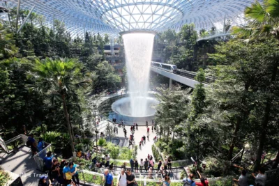 新加坡自由行 星耀樟宜 Jewel Changi Airport 玩樂重點攻略：世界最大室內瀑布＆植物園