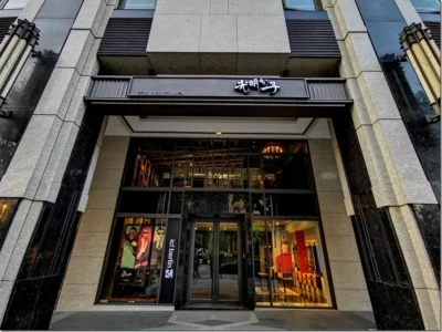 這是眼鏡行？台中光明分子歌劇院店根本五星級飯店等級