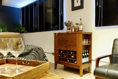 質感小酒吧就在我家！Crate and Barrel Parker Spirits 酒櫃