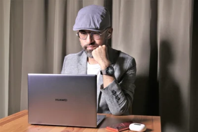 HUAWEI MateBook X Pro 高階質感商務筆電動手玩 支援 HUAWEI Share 一碰傳、三指下滑截圖