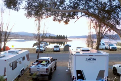 澳洲 Jindabyne 簡單浪漫的雪山小鎮露營日常