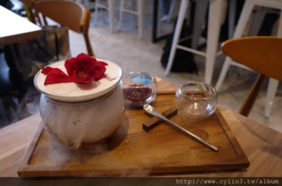 公館美食推薦 – 成真咖啡台北台大店，創意咖啡、美味料理好拍又好好吃