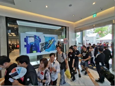 HUAWEI P30 / P30 Pro 正式開賣 超過 2000 人排隊首購