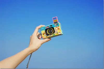 陽光明媚的沙灘日，躍然於你的 LomoApparat