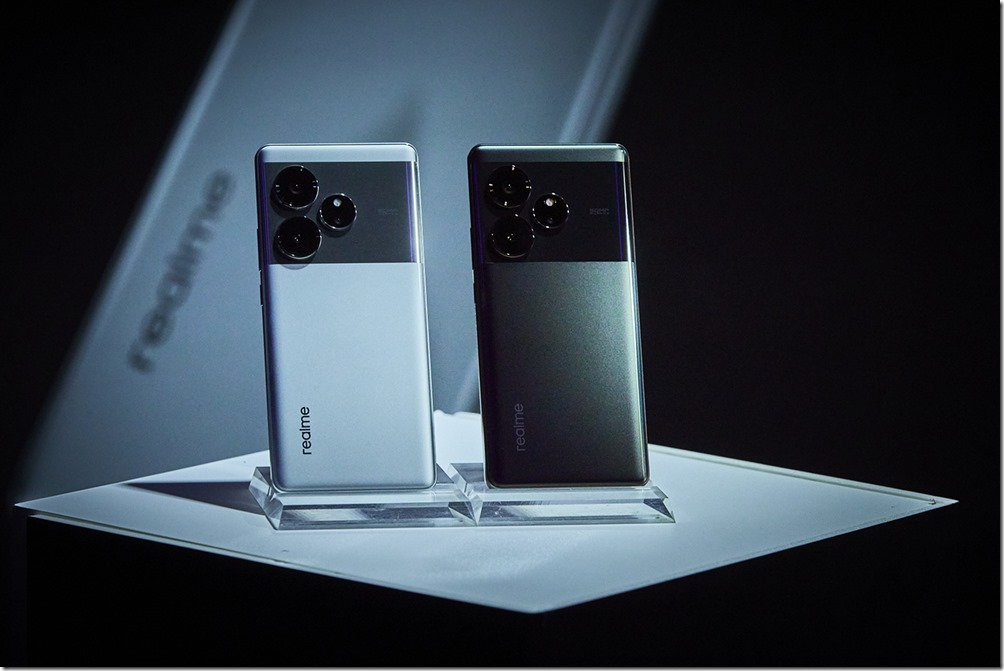 【新聞照片】realme GT 6的奈米鏡面設計採用最先進的玻璃製造工藝，以霧面金屬陽極氧化工藝結合亮面金屬，完美體現雅緻的冷冽現代時尚，並推出「流銀色」、「鋒綠色」兩色。