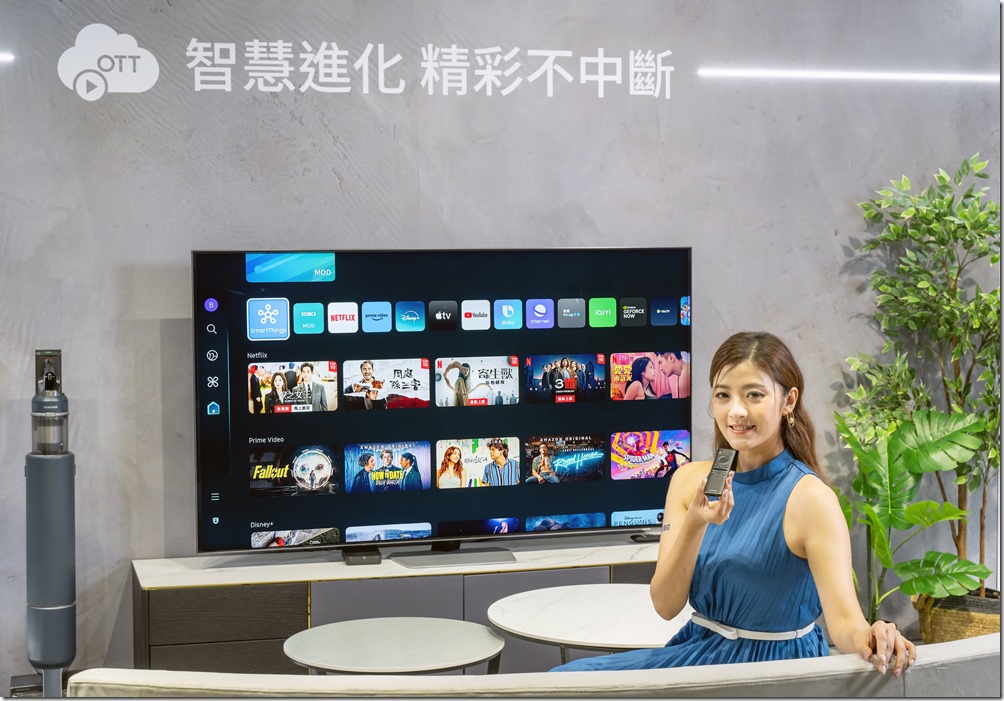【新聞圖片2】三星智慧顯示器內建搭載操作直覺的Smart Hub智慧中心，不論是以影音串流平台追劇或是暢打遊戲，皆能一機滿足絕美畫質與豐富多元的娛樂需求。