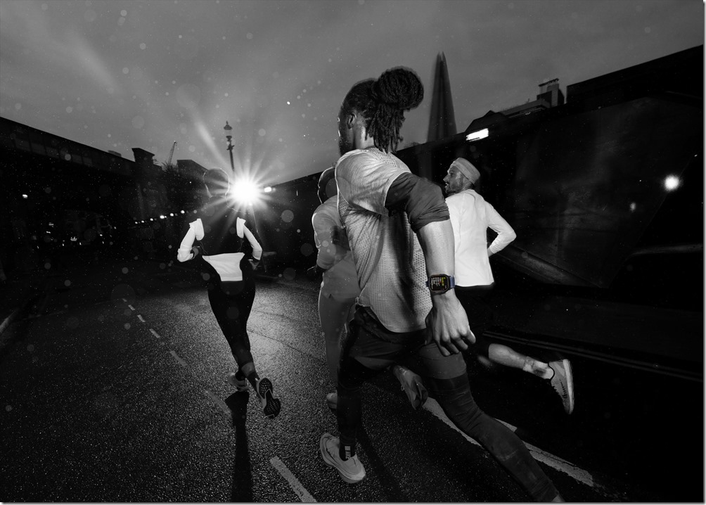 Apple-Watch-Ultra-2-lifestyle-running-240909_big.jpg.large_2x