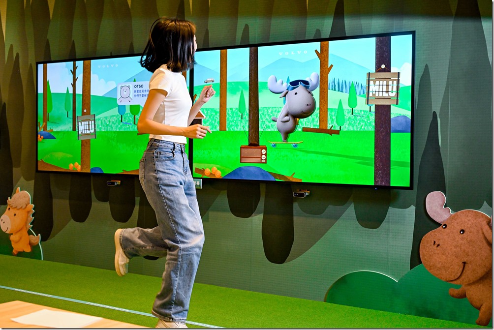 6-1. MILU FIKA 現場還有數位投影互動體驗、MILU 客製化姓名貼紙。