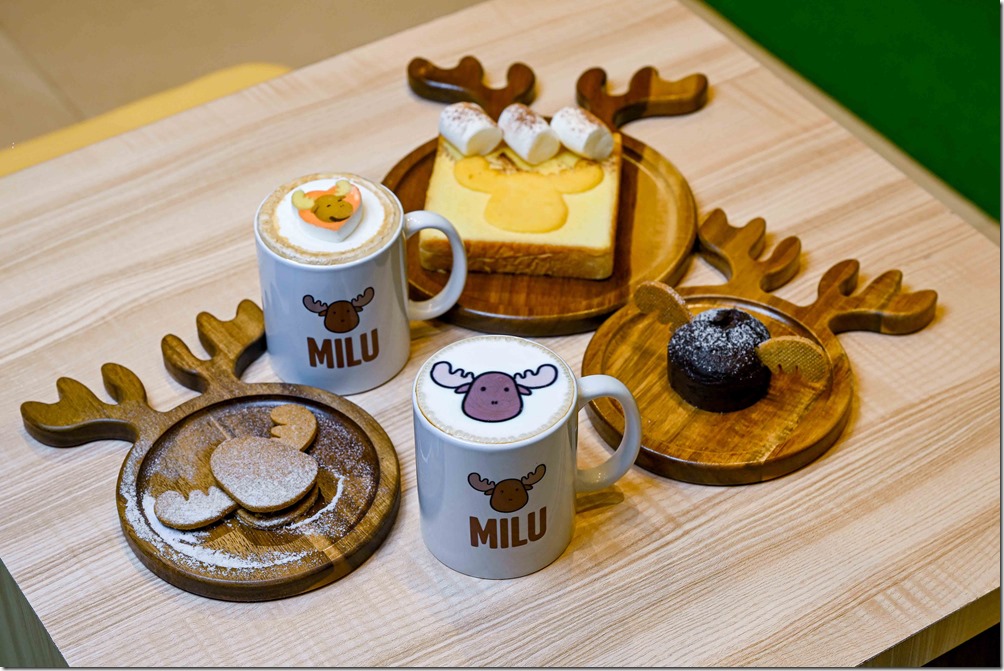 5. MILU FIKA 店內供應的飲品和點心包含 MILU 奶蓋拿鐵、MILU 棉花糖拿鐵和 MILU 奶酥棉花糖土司，每款都好吃又好拍。