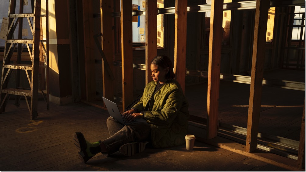 Apple-MacBook-Pro-M4-lifestyle-01