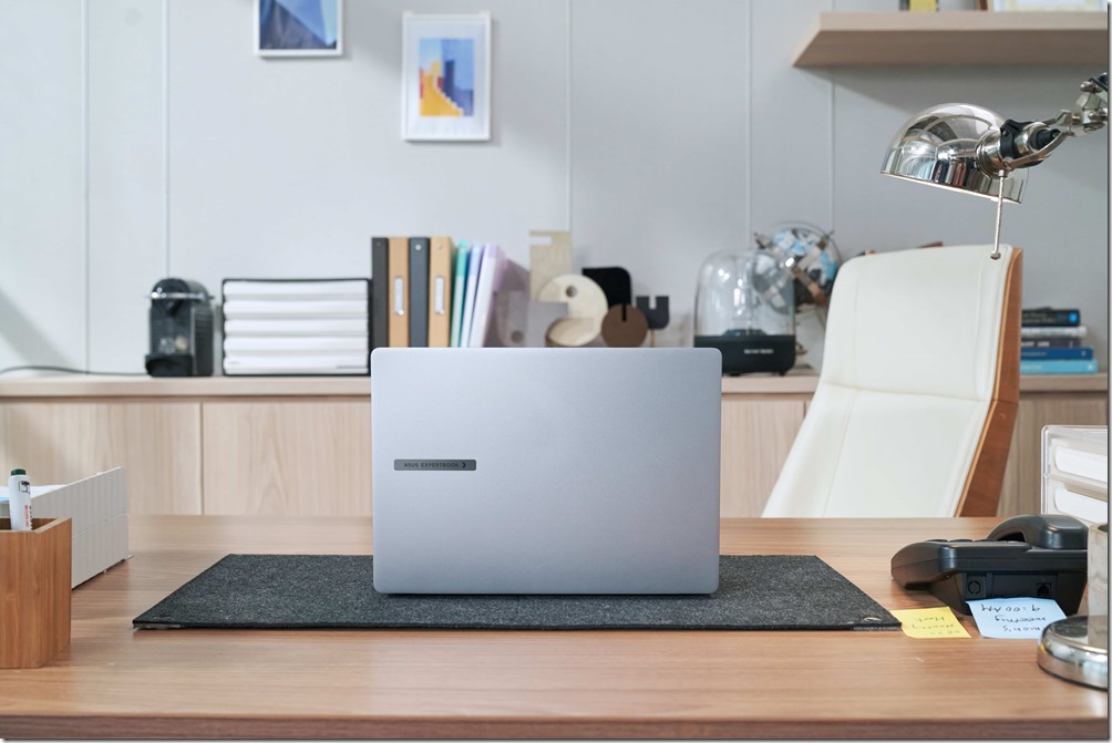 ASUS ExpertBook P5 (P5405CSA)商用筆電搭載Intel Core Ultra系列處理器(系列2)，擁有最高47 NPU TOPS，支援地端AI流暢運算。