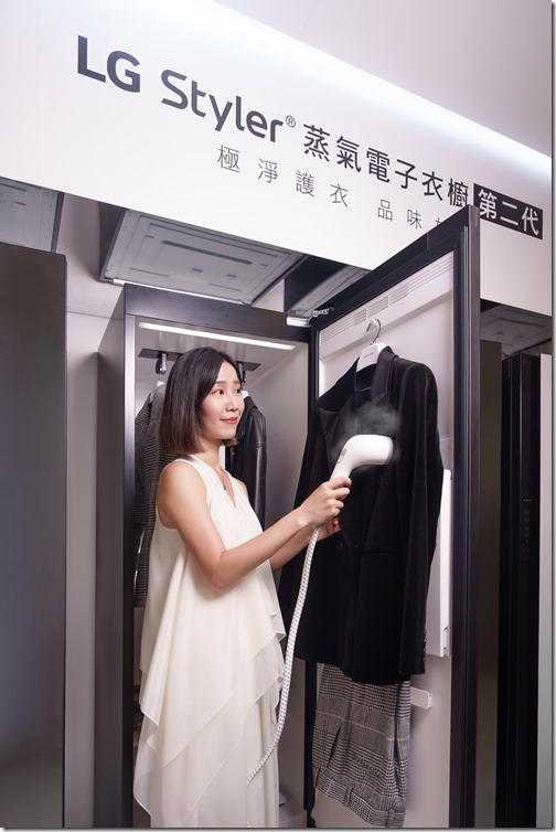 【新聞圖片6】LG Styler蒸氣電子衣櫥第二代全新內建高壓蒸氣掛燙機，三段式高壓蒸氣可快速平整衣物