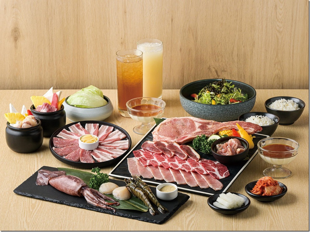 【新聞稿照片四】喜愛豬肉的饕客絕對不能錯過「戰斧豬套餐」，1,598 元即可獲得份量十足且充滿視覺衝擊的大塊戰斧豬排。