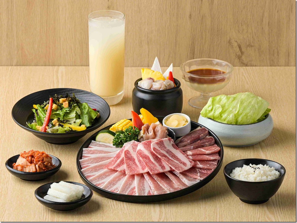 【新聞稿照片二】698元「經典豚」套餐，選用油脂分布均勻、口感柔嫩的伊比利豬，帶有自然堅果香氣，每一口都讓人回味無窮。