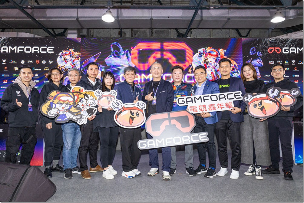7. GAMFORCE 活動大使與嘉賓合影 7. GAMFORCE 活動大使與嘉賓合影