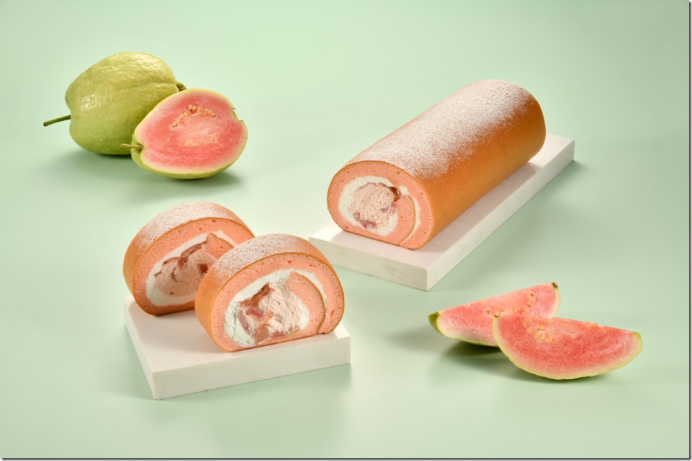 03_甘芭DAY生乳捲果肉果香搭配北海道奶霜,蛋糕撒上酸甜梅子粉,呈現台式獨有酸甜合拍滋味 03_甘芭DAY生乳捲果肉果香搭配北海道奶霜,蛋糕撒上酸甜梅子粉,呈現台式獨有酸甜合拍滋味