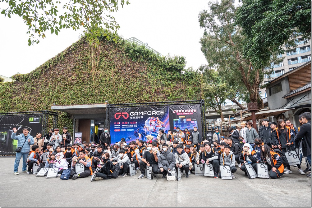 1. 同學組隊參觀 GAMFORCE 電競嘉年華 1. 同學組隊參觀 GAMFORCE 電競嘉年華